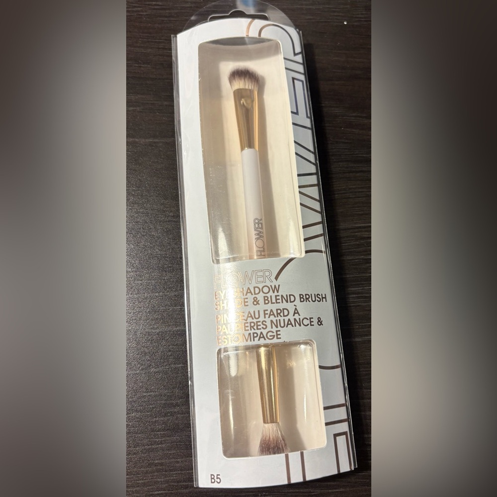 FLOWER Dual-Ended Eyeshadow Brush - NEW